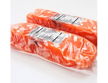 Two vacuum-packed salmon fillets with nutritional information on the labels.